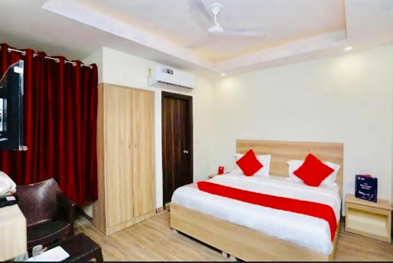 Airport Hotel Golden Bliss Near Delhi Airport New Delhi 3*,  India
