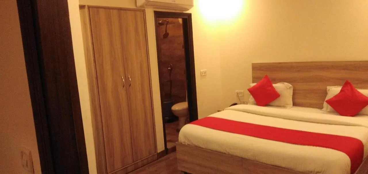 Airport Hotel Golden Bliss Near Delhi Airport New Delhi 3*,  India