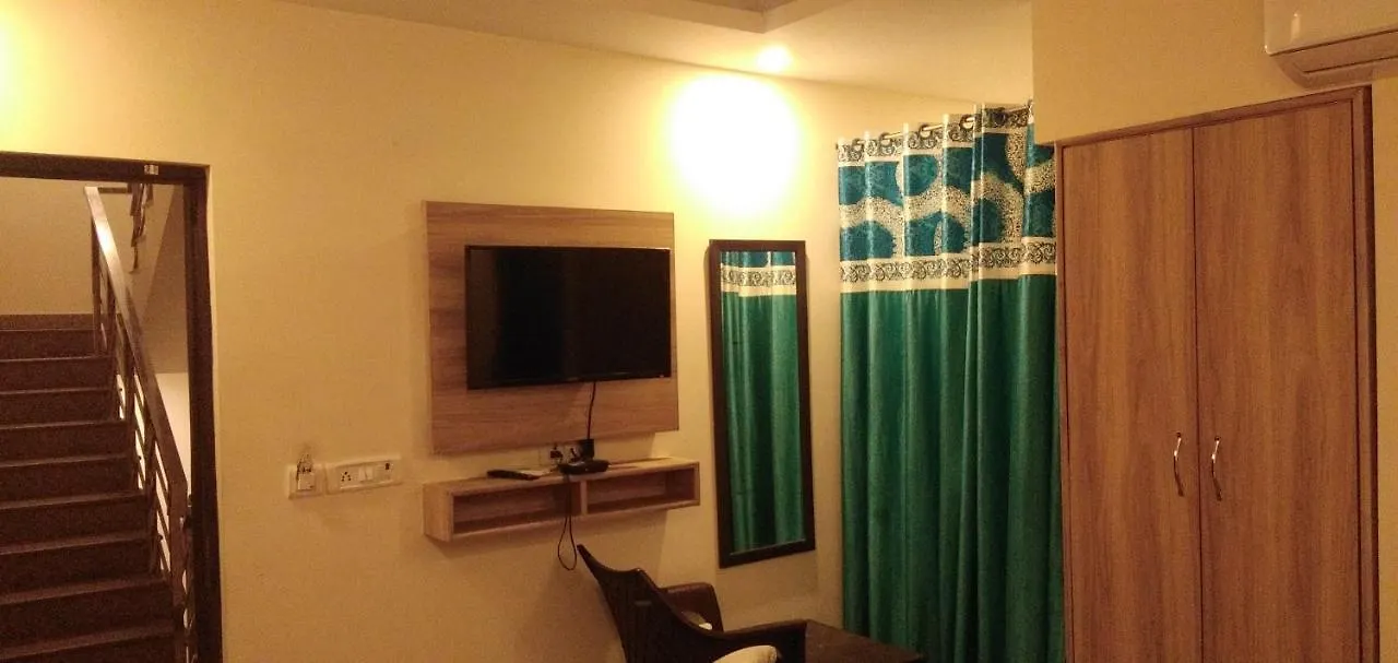 Airport Hotel Golden Bliss Near Delhi Airport New Delhi
