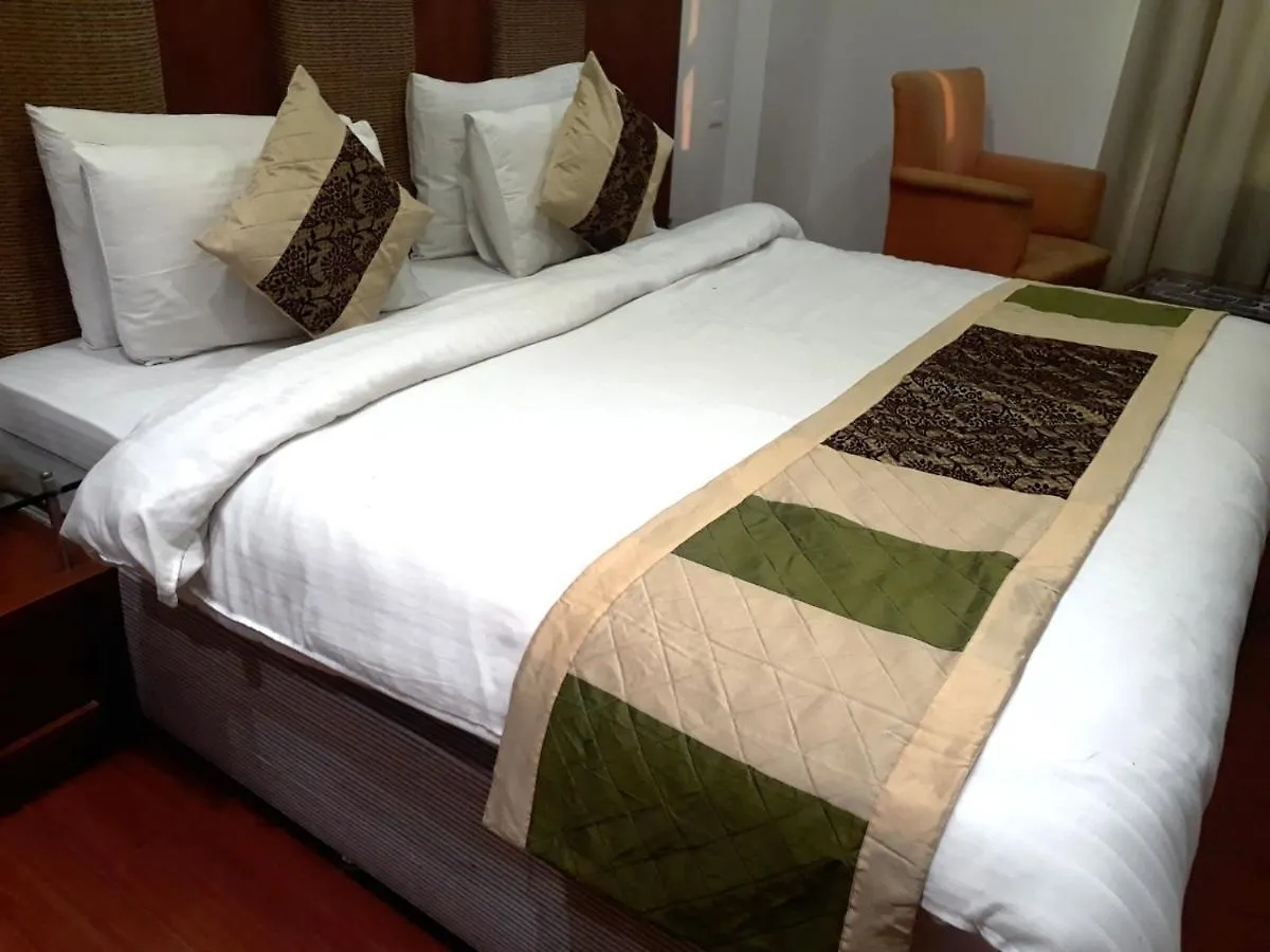 Airport Hotel Golden Bliss Near Delhi Airport New Delhi 3*,